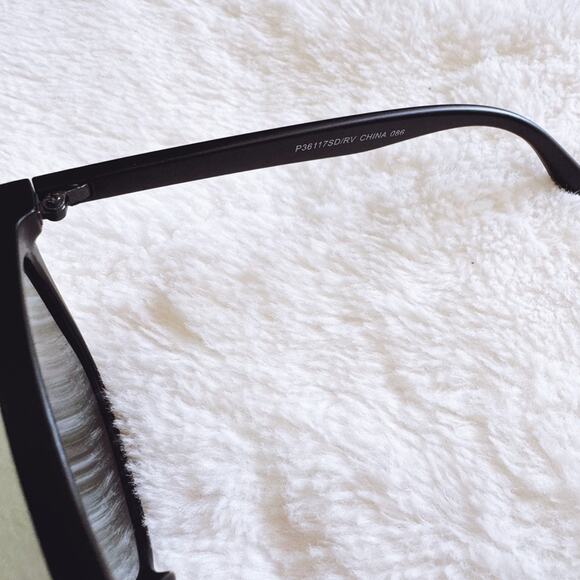 Maura Black W/ Green Lenses Oversized Oval Horn Rims Sunglasses - Picture 6 of 11